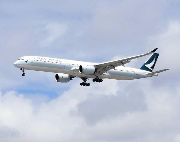 Airbus A350-1000 (B-LXD) - Cathay Pacific A350-1000 lands 24R LAX. 