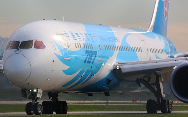 Boeing 787-8 (B-2737) - China Southern Boeing 787-8 Dreamliner B-2737 taxis to the gate at YVR on arrival from Guangzhou