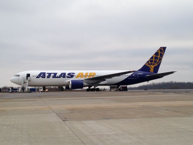 BOEING 767-300 (N640GT) - First time a 767 has arrived at HTS.  Carrying 250 pax to a football game