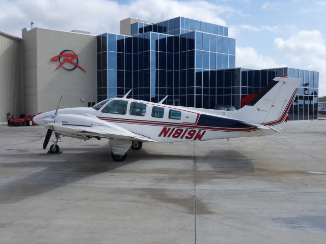 Beechcraft Baron (58) (N1819W)