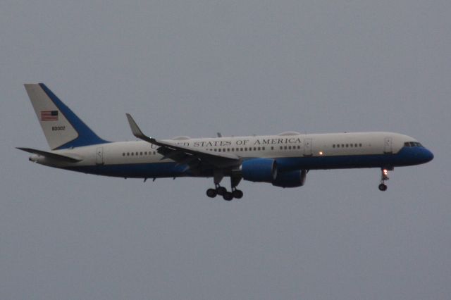 Boeing 757-200 (98-0002)
