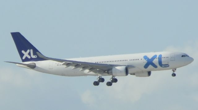 Airbus A330-200 (CS-TQP)