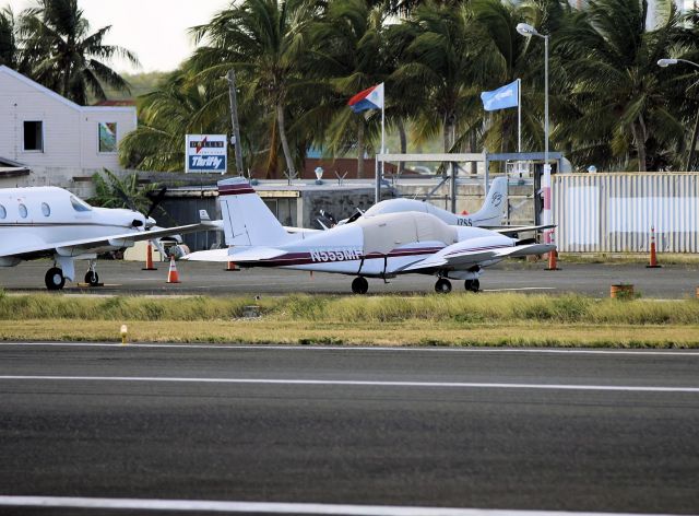 Piper Aztec (N555MH)