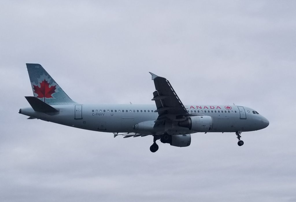 Airbus A320 (C-FNVV)