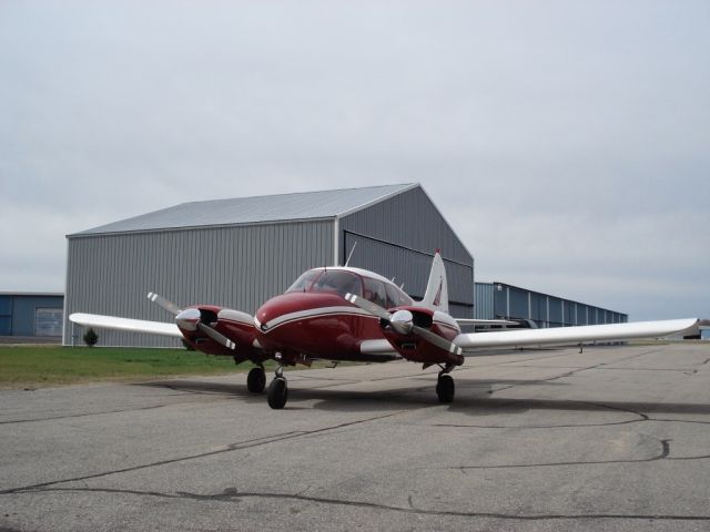 Piper Apache (N4196P)