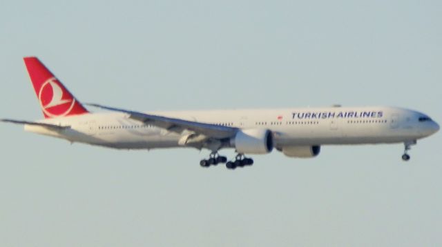 BOEING 777-300ER (TC-LJF)