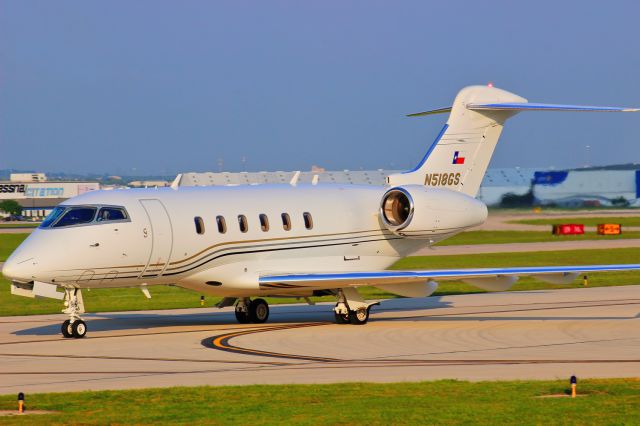 Bombardier Challenger 300 (N518GS)