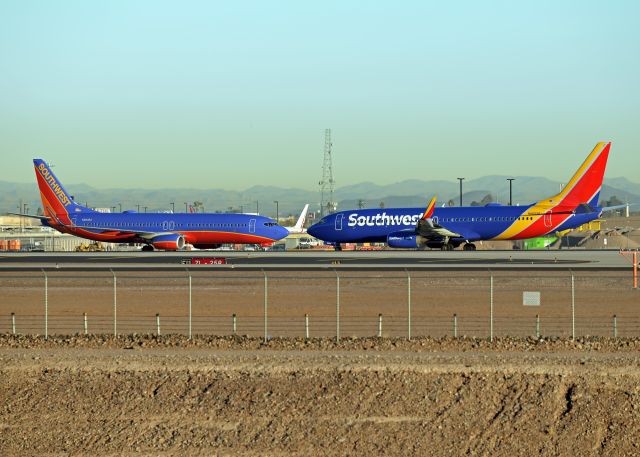 Boeing 737-800 (N8659D) - Comparison of the old and new color schemes of Southwest Airlines