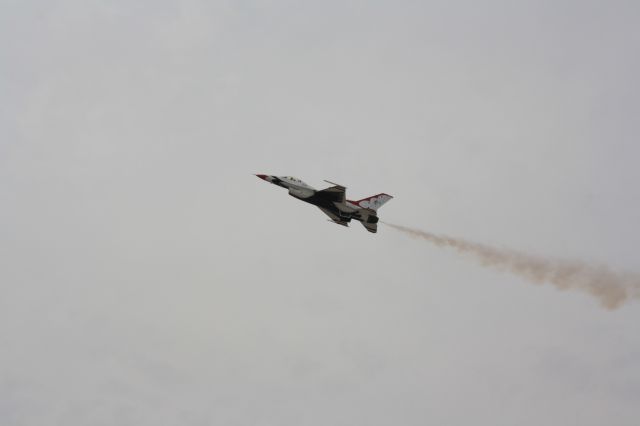 Lockheed F-16 Fighting Falcon — - Thunderbirds