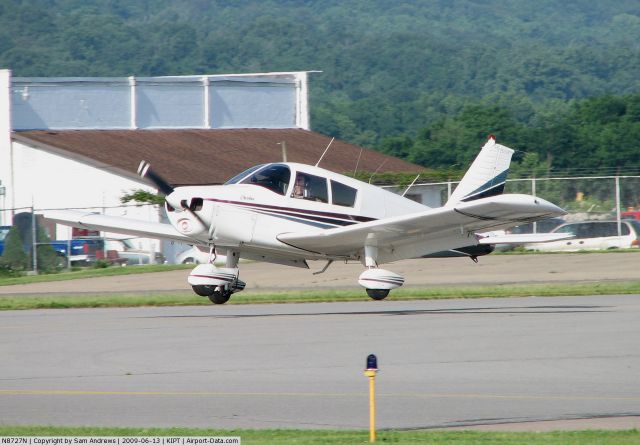 Piper Cherokee (N8727N) - Nice landing!!