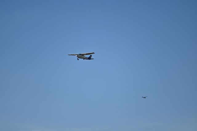 Cessna Skyhawk (N116JE) - 2-27-2022 - End of Runway 35R/17L