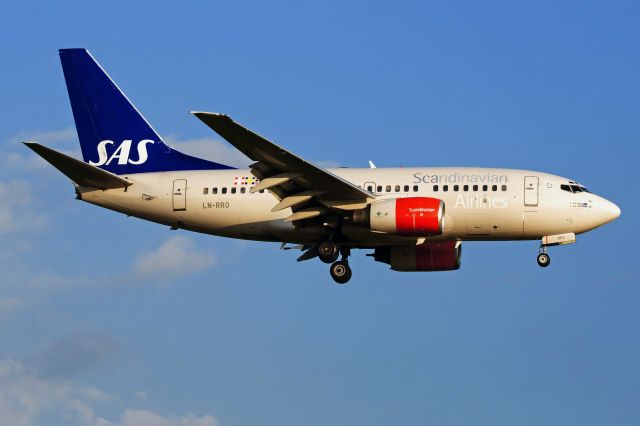 BOEING 737-600 (LN-RRO)