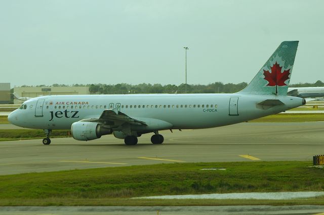 Airbus A320 (C-FDCA)