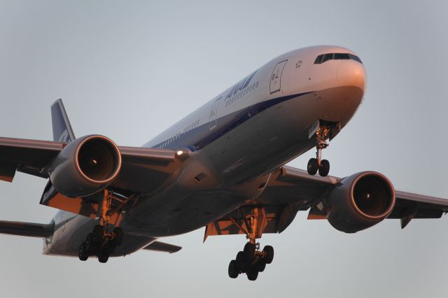 Boeing 777-200 —