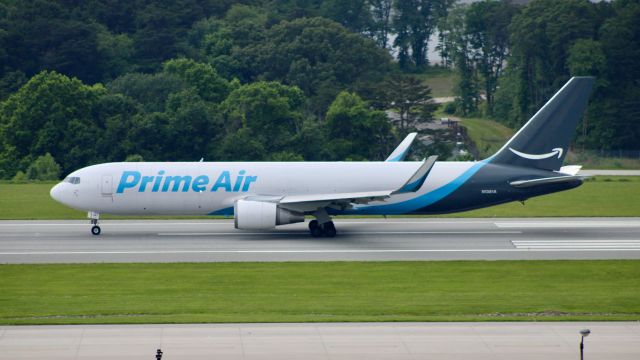 BOEING 767-300 (N1381A)