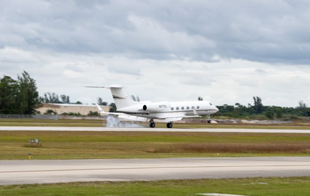 Gulfstream Aerospace Gulfstream IV (N771L) - touch down runway 5