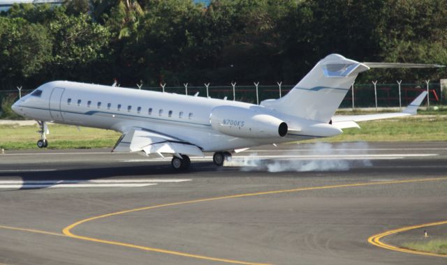 Bombardier Global Express (N700KS)