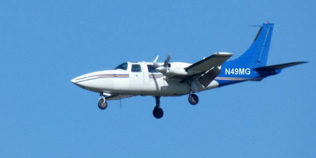 Piper Aerostar (N49MG) - On short final is this 1979 Piper PA-60-600 Aerostar in the Autumn of 2022.