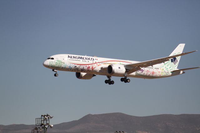 Boeing 787-9 Dreamliner (XA-ADL) - FINAL APPROACH 27 MMTJ