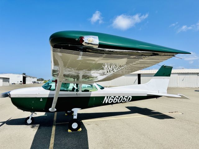 Cessna Skyhawk (N6605D) - New paint.