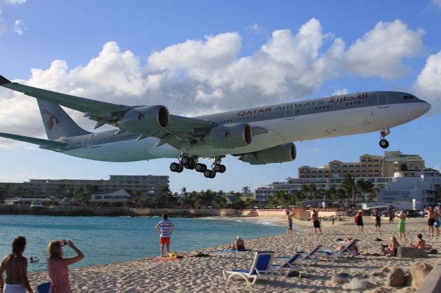 Airbus A340-500 (A7-HHH)