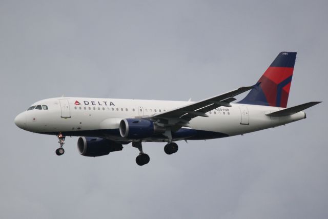 Airbus A319 (N354NB) - Delta Flight 1903 (N354NB) arrives at Sarasota-Bradenton International Airport following a flight from LaGuardia Airport