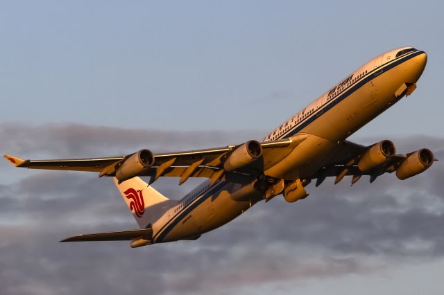 Airbus A340-300 (B-2389) - evening sun