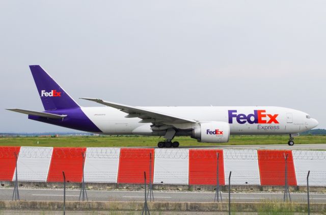 Boeing 777-200 (N868FD)