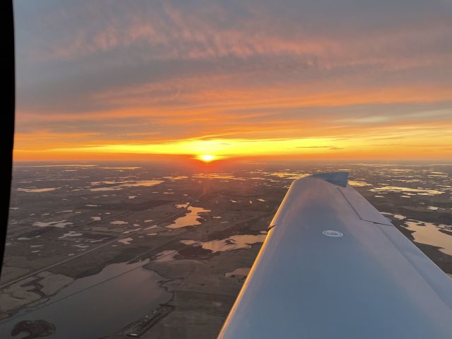 Cirrus SR-22 (N718CL) - My office