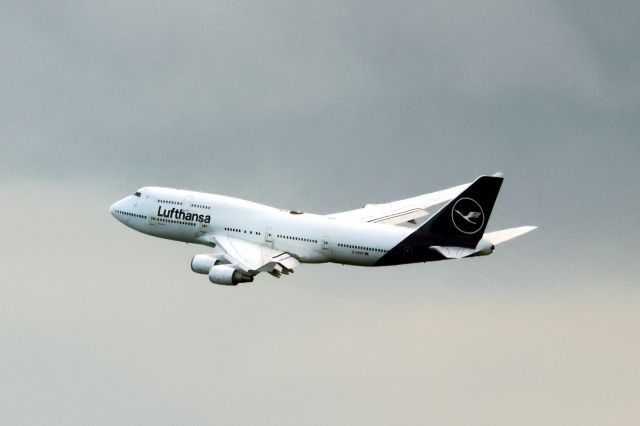 Boeing 747-400 (D-ABVM)