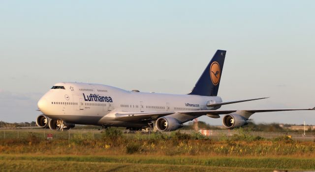 Boeing 747-400 (D-ABVZ) - 10/15/22 turning on to Juliet from rwy 35R