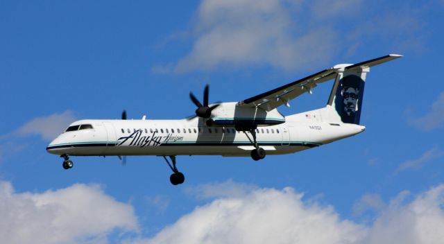 de Havilland Dash 8-400 (N419QX)