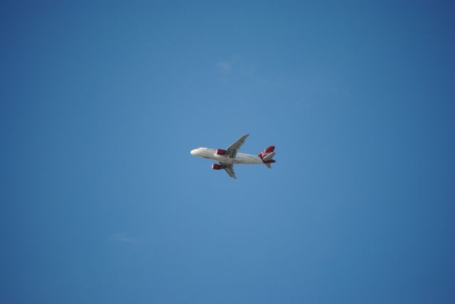Airbus A319 (N521VA)