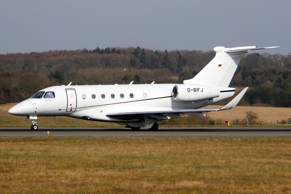 Embraer Legacy 550 (D-BIFJ) - VistaJet Praetor 600 departing rwy 25 on 7-Mar-25 heading for LIRA as VJH541.