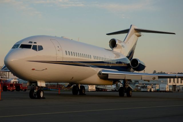 Boeing 727-100 (N665DH)