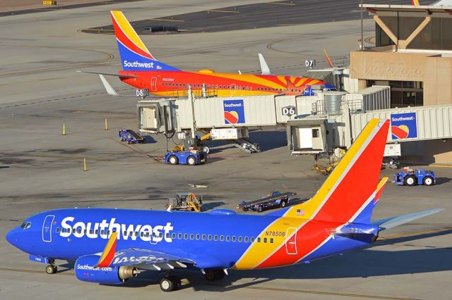 Boeing 737-700 (N7850B) - Southwest Boeing 737-7Q8(W) N7850B and Southwest Boeing 737-7H4(W) N955WN Arizona One II at Phoenix Sky Harbor on August 26, 2018. 