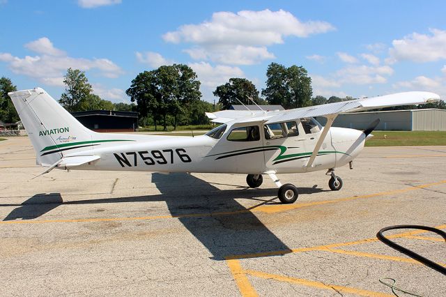 Cessna Skyhawk (N75976)