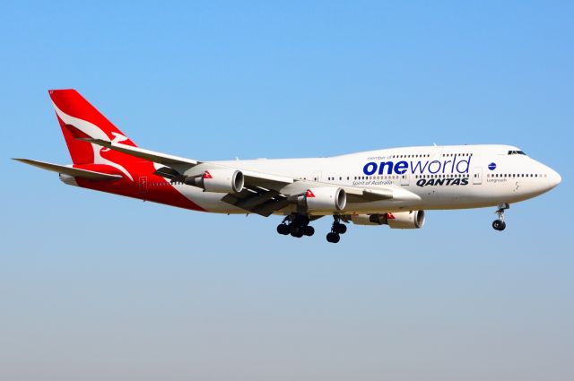 Boeing 747-400 (VH-OEF) - Qantas - VH-OEF - B747-400 - Arriving KDFW 12/02/2013