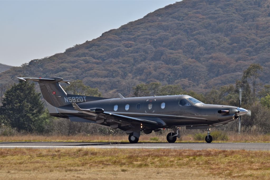 Pilatus PC-12 (N582DT) - Pilatus PC-12/45 N582DT MSN 582 of a Private owner. Is taxiing to Hangar zone, after landing on 04 runway at Mexico City Atizapan Airport AZP/MMJC (02/2024).