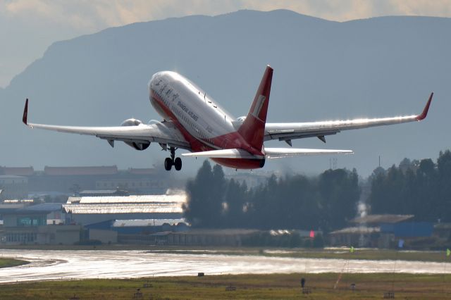 Boeing 737-700 (B-5261)