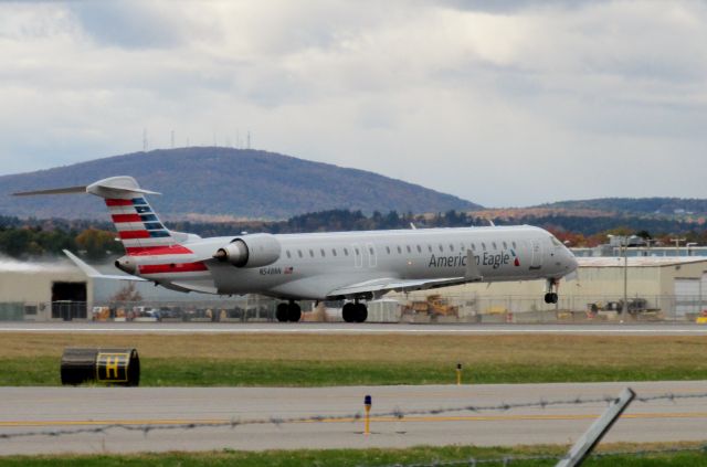 Canadair Regional Jet CRJ-900 (N548NN)