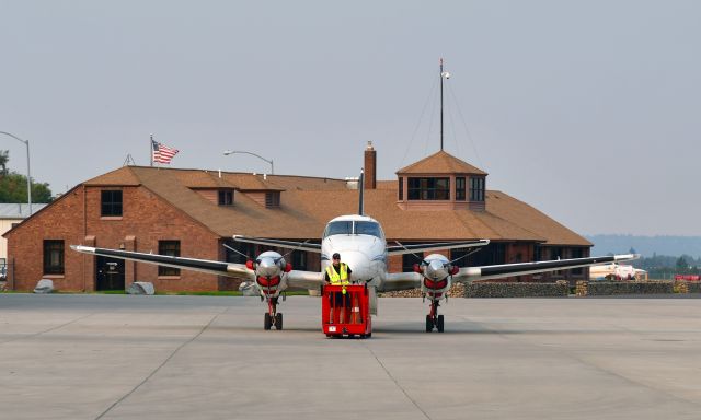 Beechcraft Airliner (N6724D) - Ameriflight Beech C-99  N6724D in Spokane Felts Field 