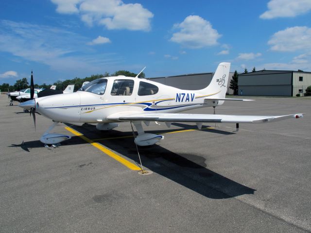 Cirrus SR-22 (N7AV) - A very nice Cirrus.