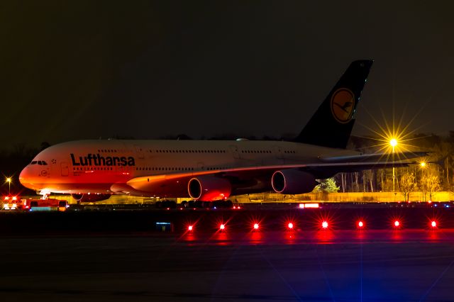 Airbus A380-800 (D-AIMD) - waiting for green light