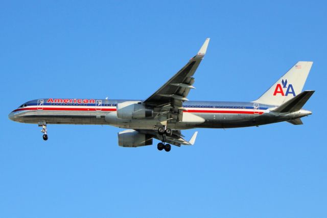 BOEING 767-200 (N676AN)