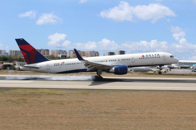 Boeing 757-200 (N693DL)