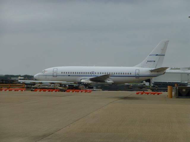 Boeing 737-200 (N465TW)