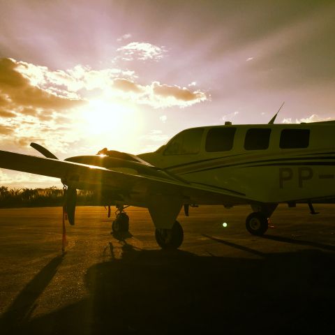 Beechcraft Baron (58) (PP-NMA) - Sunset at Angra dos Reis, RJ. 