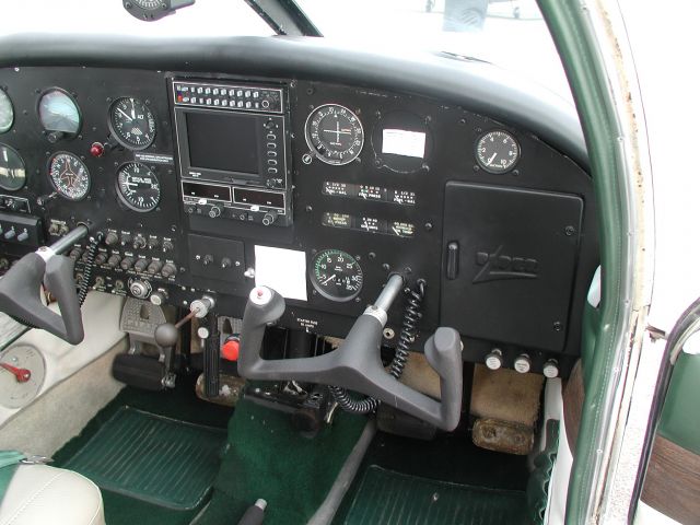Piper Cherokee (N7070W)