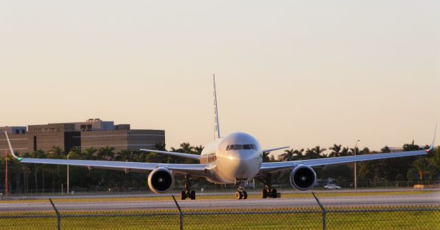 BOEING 767-300 (N397AN)